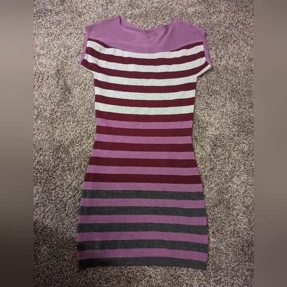 Lavand form fitting dress size large - Picture 1 of 3